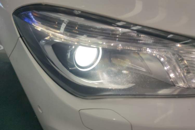 Used Mercedes-Benz CLA 2014 CLA 260 4MATIC Right Front Headlight