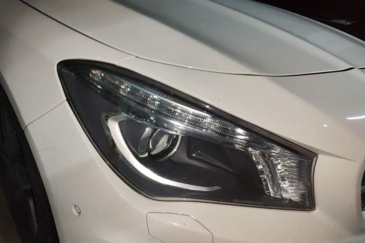 Used Mercedes-Benz CLA 2014 CLA 260 4MATIC Right Front Headlight