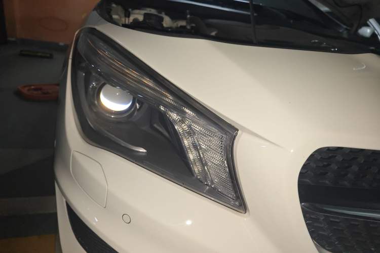 Used Mercedes-Benz CLA 2014 CLA 260 4MATIC Right Front Headlight