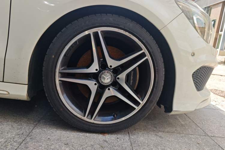 Used Mercedes-Benz CLA 2014 CLA 260 4MATIC Right Front Wheel Hub