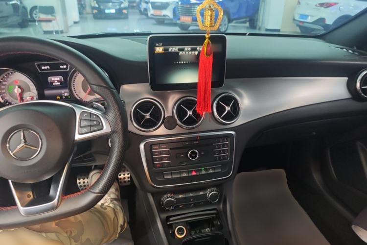 Used Mercedes-Benz CLA 2015 CLA 220 4MATIC Center Console