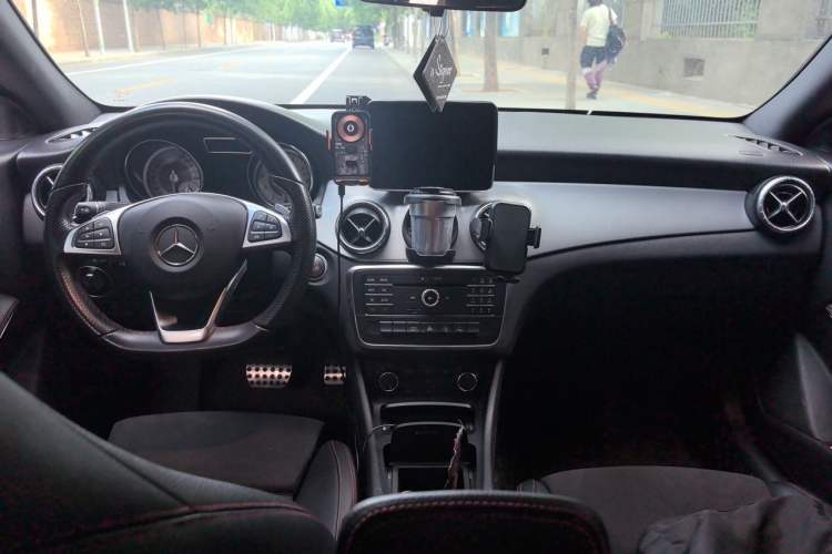 Used Mercedes-Benz CLA 2015 CLA 220 4MATIC Center Console