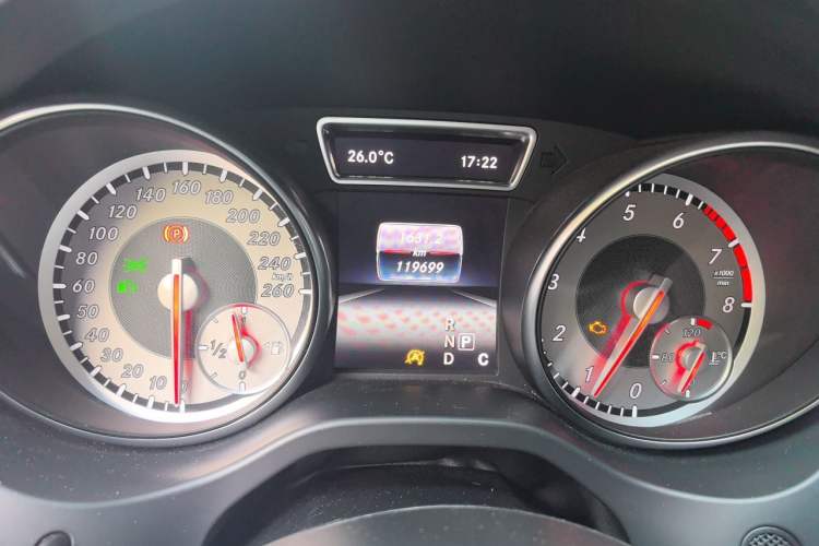 Used Mercedes-Benz CLA 2015 CLA 220 4MATIC Odometer Close Up