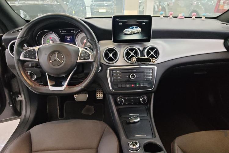 Used Mercedes-Benz CLA 2015 CLA 220 4MATIC Center Console