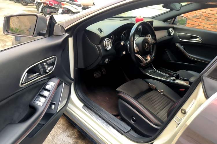 Used Mercedes-Benz CLA 2015 CLA 220 4MATIC Driver Seat