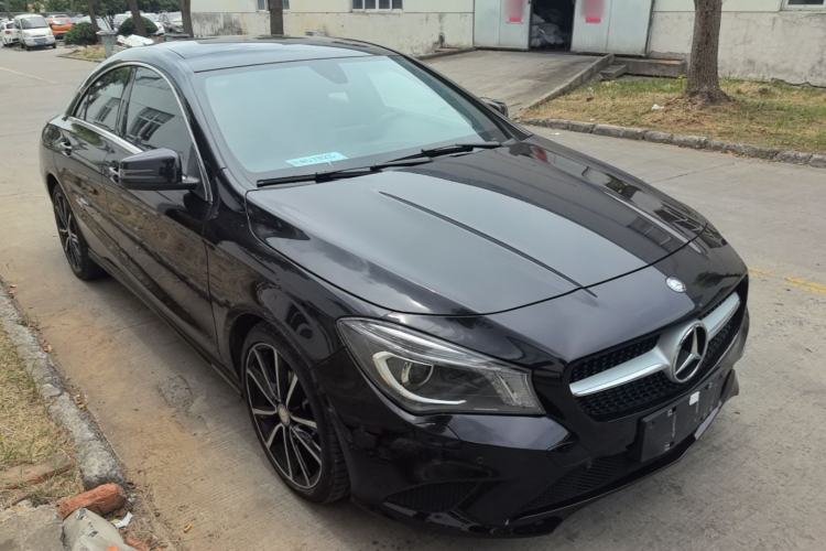 Used Mercedes-Benz CLA 2015 CLA 200 Front Right 45 Deg