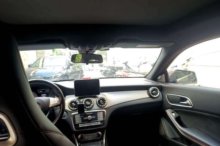 Used Mercedes-Benz CLA 2015 CLA 220 4MATIC Headliner