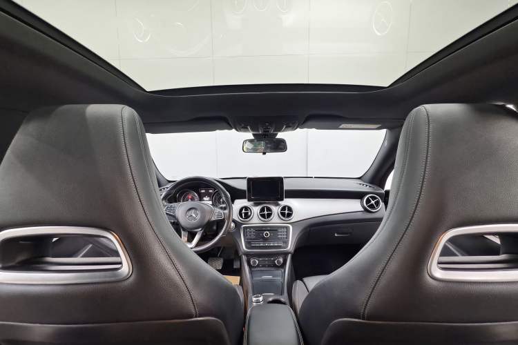 Used Mercedes-Benz CLA 2015 CLA 200 Interior 2