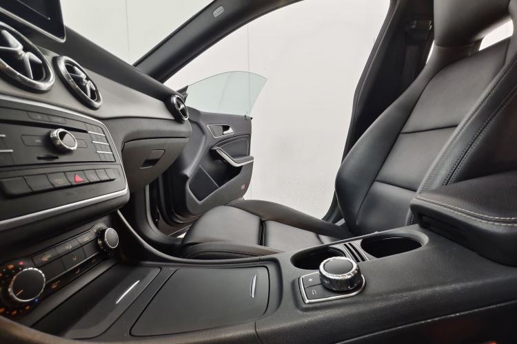 Used Mercedes-Benz CLA 2015 CLA 200 Interior 4
