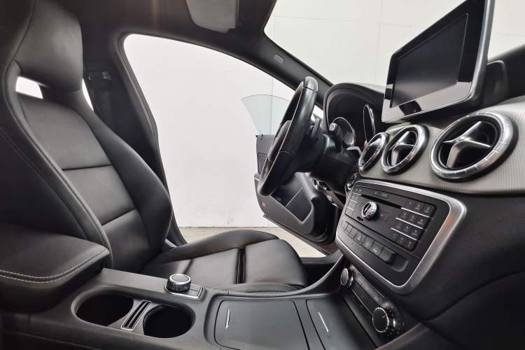 Used Mercedes-Benz CLA 2015 CLA 200 Interior 5