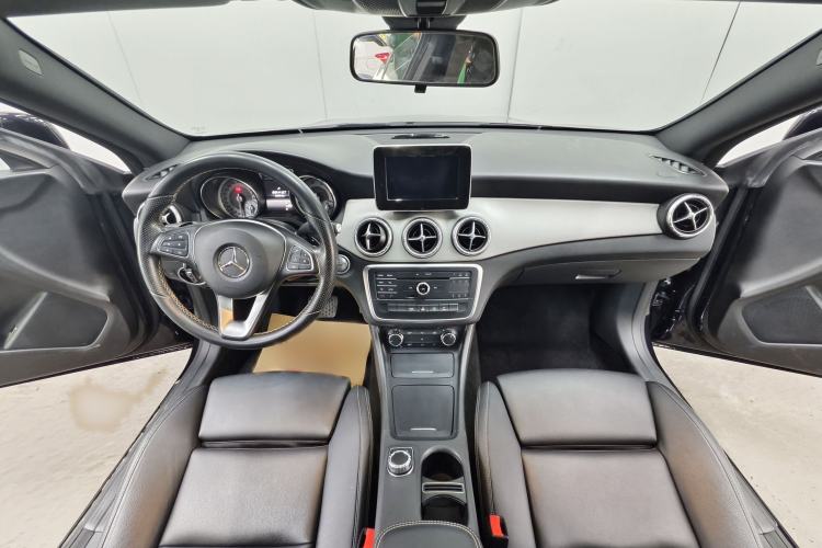 Used Mercedes-Benz CLA 2015 CLA 200 Interior 9