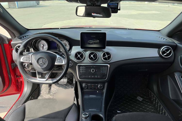 Used Mercedes-Benz CLA 2015 CLA 220 4MATIC Interior 1