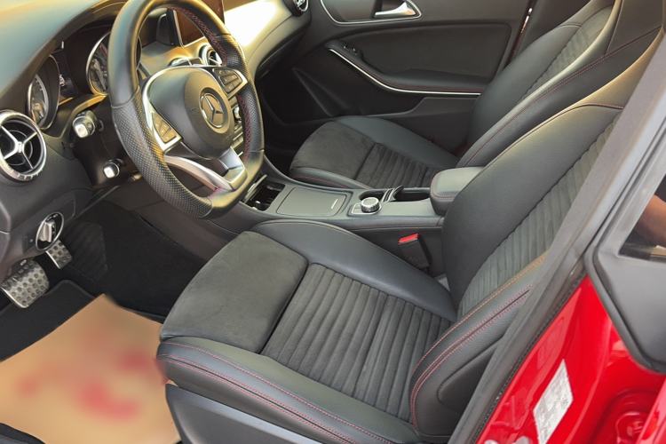 Used Mercedes-Benz CLA 2015 CLA 220 4MATIC Interior 1