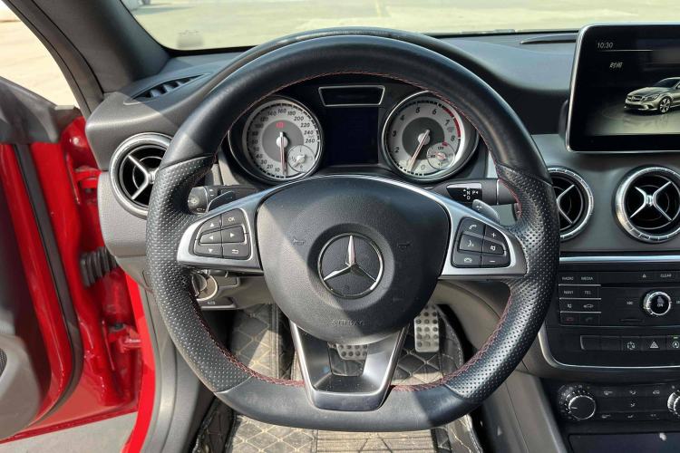Used Mercedes-Benz CLA 2015 CLA 220 4MATIC Interior 2