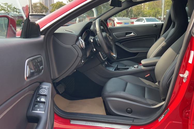 Used Mercedes-Benz CLA 2015 CLA 200 Interior 2