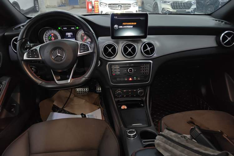 Used Mercedes-Benz CLA 2015 CLA 220 4MATIC Interior 2