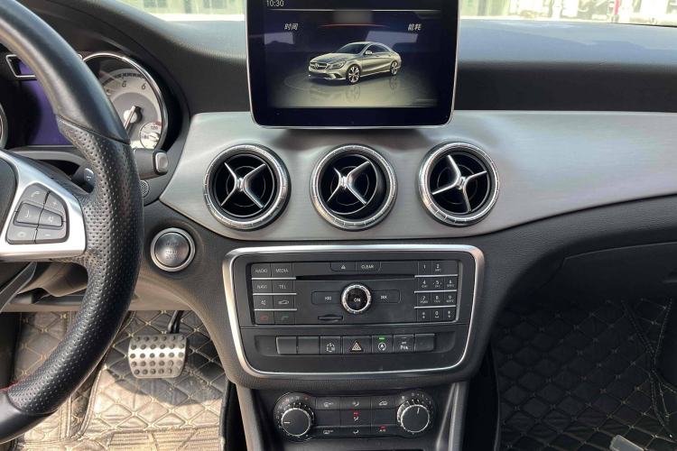 Used Mercedes-Benz CLA 2015 CLA 220 4MATIC Interior 3