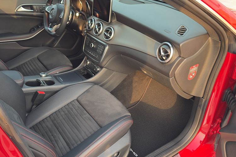Used Mercedes-Benz CLA 2015 CLA 220 4MATIC Interior 3