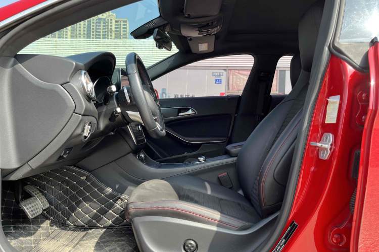 Used Mercedes-Benz CLA 2015 CLA 220 4MATIC Interior 4