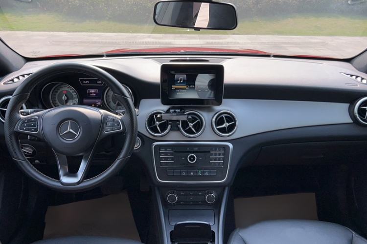 Used Mercedes-Benz CLA 2015 CLA 200 Interior 4