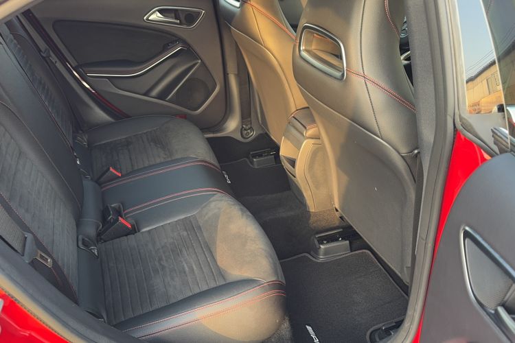 Used Mercedes-Benz CLA 2015 CLA 220 4MATIC Interior 4