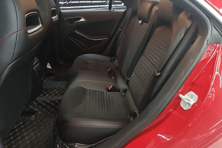 Used Mercedes-Benz CLA 2015 CLA 220 4MATIC Interior 4