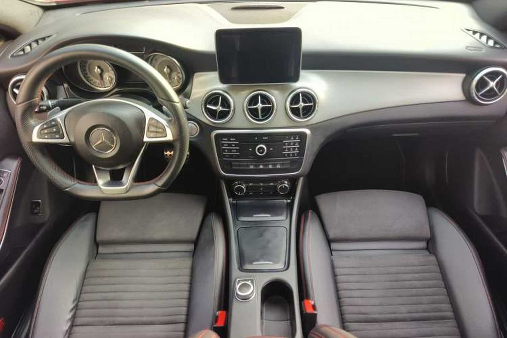Used Mercedes-Benz CLA 2015 CLA 220 4MATIC Interior 5