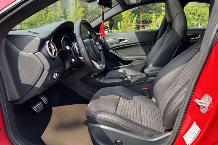 Used Mercedes-Benz CLA 2015 CLA 220 4MATIC Interior 5