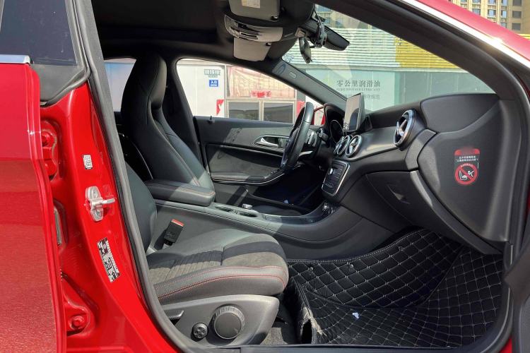 Used Mercedes-Benz CLA 2015 CLA 220 4MATIC Interior 6