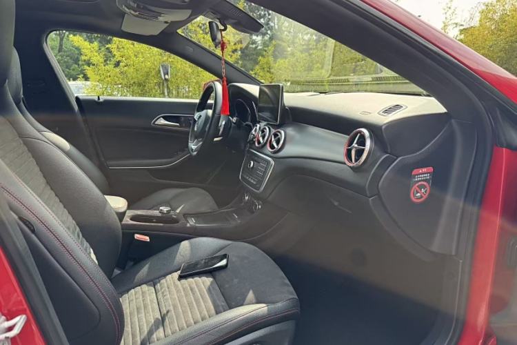 Used Mercedes-Benz CLA 2015 CLA 220 4MATIC Interior 8