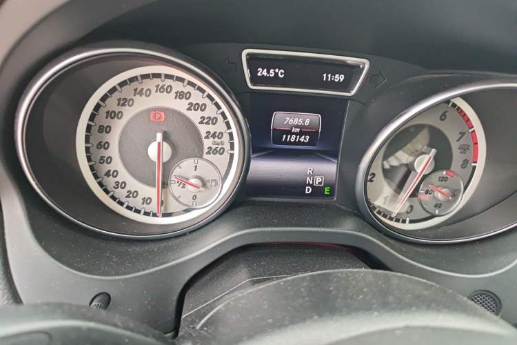 Used Mercedes-Benz CLA 2015 CLA 220 4MATIC Odometer Close Up