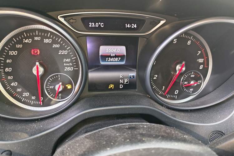 Used Mercedes-Benz CLA 2015 CLA 220 4MATIC Odometer Close Up