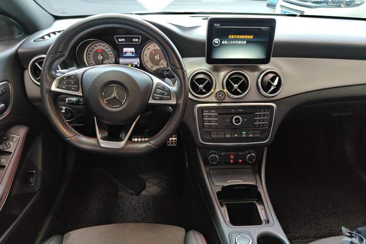 Used Mercedes-Benz CLA 2015 CLA 220 4MATIC Center Console