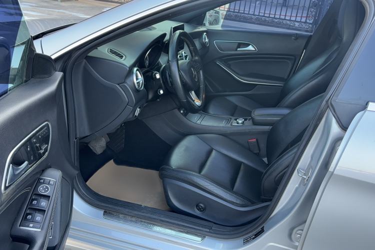Used Mercedes-Benz CLA 2015 CLA 200 Interior 1