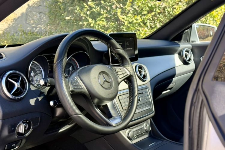 Used Mercedes-Benz CLA 2015 CLA 200 Interior 1