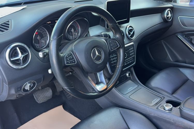 Used Mercedes-Benz CLA 2015 CLA 200 Interior 2