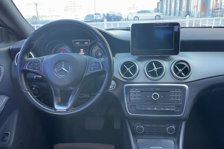 Used Mercedes-Benz CLA 2015 CLA 200 Interior 4