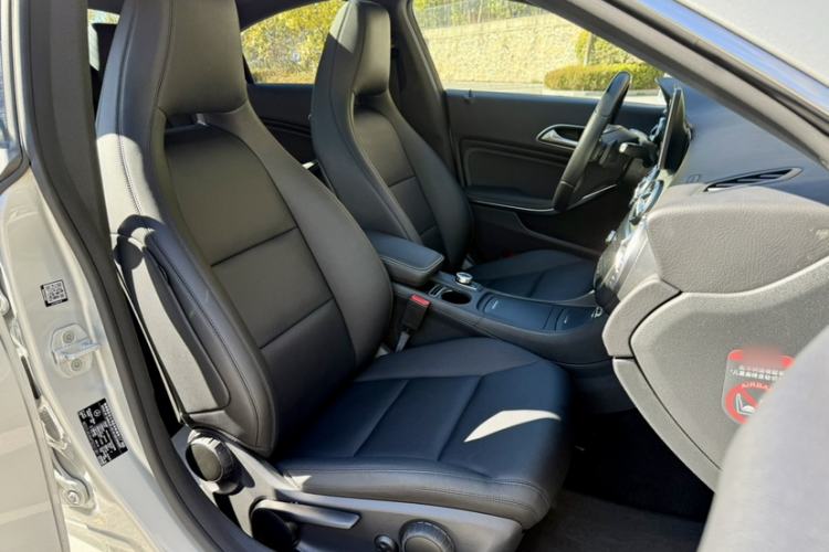 Used Mercedes-Benz CLA 2015 CLA 200 Interior 4