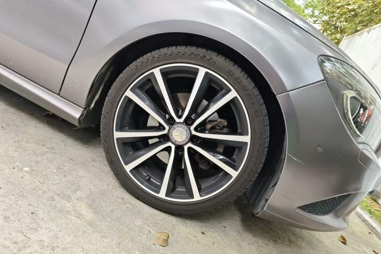 Used Mercedes-Benz CLA 2015 CLA 200 Right Front Wheel Hub