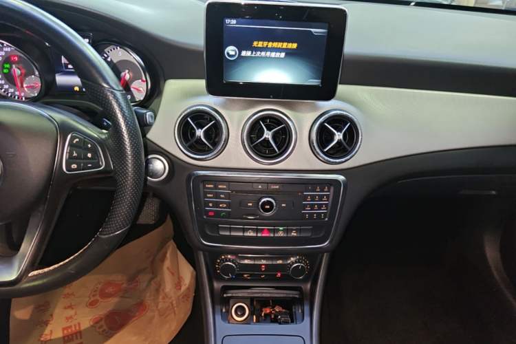 Used Mercedes-Benz CLA 2015 CLA 200 Audio And AC Panel