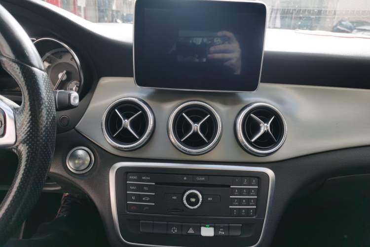 Used Mercedes-Benz CLA 2015 CLA 220 4MATIC Audio And AC Panel