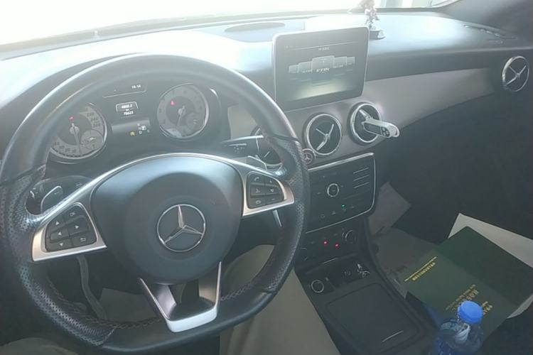 Used Mercedes-Benz CLA 2015 CLA 220 4MATIC Center Console