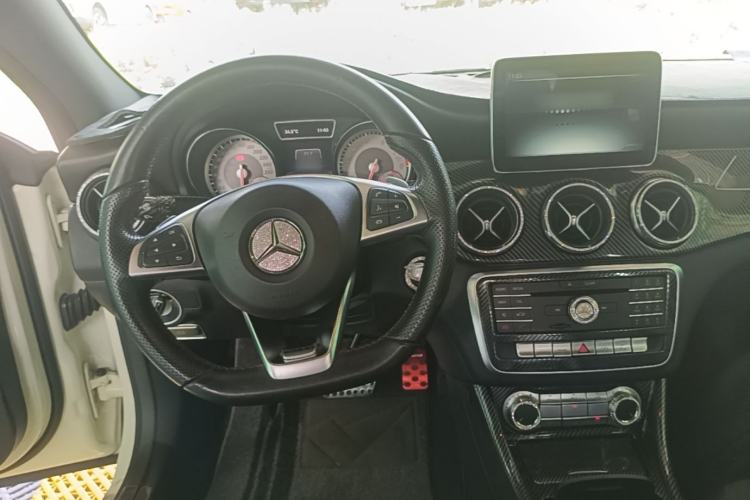 Used Mercedes-Benz CLA 2015 CLA 220 4MATIC Center Console