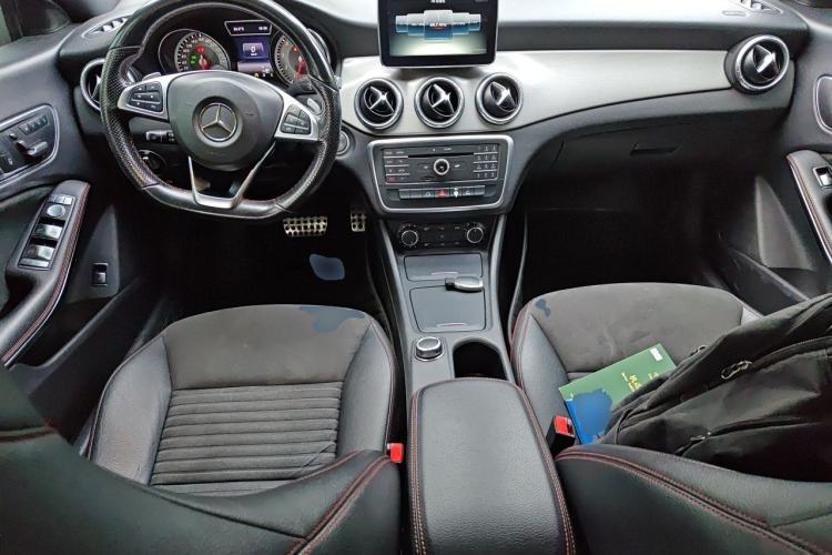 Used Mercedes-Benz CLA 2015 CLA 220 4MATIC Center Console