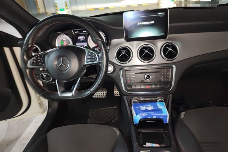 Used Mercedes-Benz CLA 2015 CLA 220 4MATIC Center Console