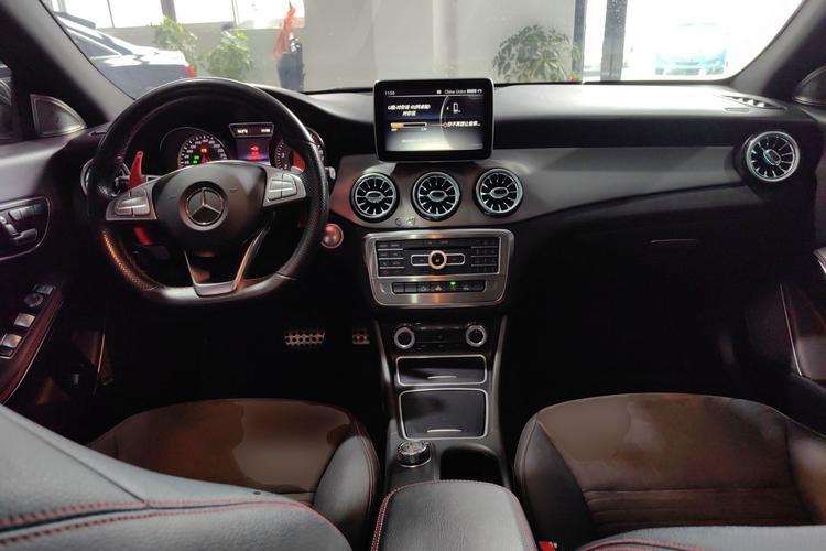 Used Mercedes-Benz CLA 2015 CLA 220 4MATIC Center Console
