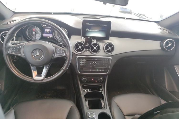 Used Mercedes-Benz CLA 2015 CLA 200 Center Console