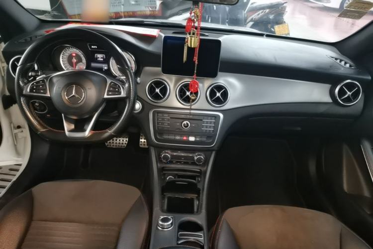 Used Mercedes-Benz CLA 2015 CLA 220 4MATIC Center Console