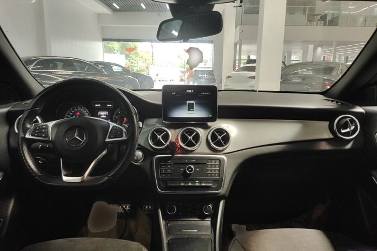 Used Mercedes-Benz CLA 2015 CLA 220 4MATIC Center Console
