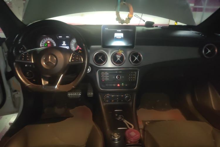 Used Mercedes-Benz CLA 2015 CLA 220 4MATIC Center Console
